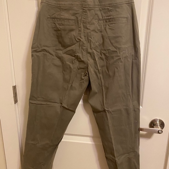 Kate Spade Ruffle Chino - Picture 3 of 3